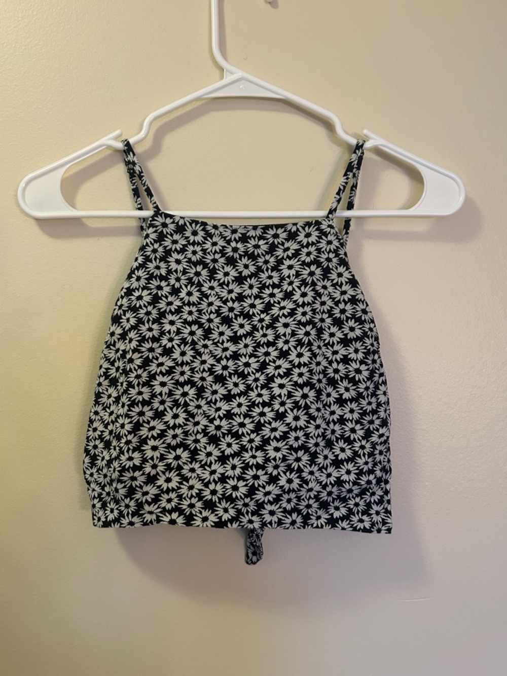 American Eagle Black & White Pattern Crop Top Women’s XS Fitted Y2K Style Tee